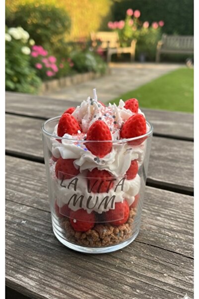 LAVİTAMUM Çilekli Tatlı Görünümlü El Yapımı Soya Mum | Dekoratif Bardak Mum