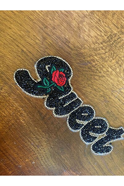 Gönülden Tasarım 18x7 cm peglačka crna majica Sa kamenčićima crvena ruža slat...