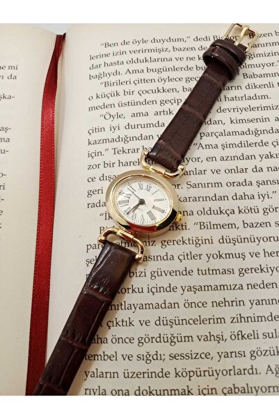 Ricardo ساعة يد نسائية من ماركة ريترو بلون بني داكن ونمط جلد التمساح وحزام ذه...