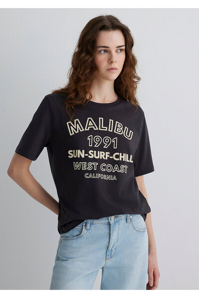Mavi Malibu bedrucktes anthrazitfarbenes T-Shirt, reguläre Passform / normaler Schnitt 1613184-70087