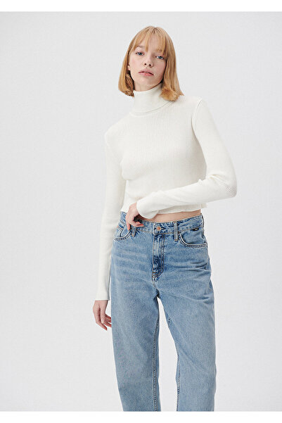 Mavi Boğazlı Beyaz Kazak Fitted / Vücuda Oturan Kesim 1710143-81964