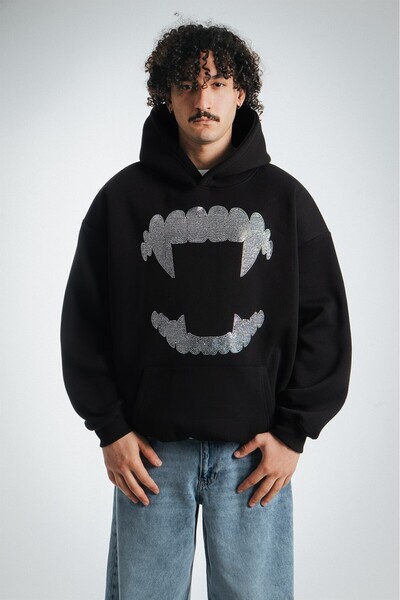 Fadeback هودي كبير الحجم بطبعة أسنان مصاص دماء مرصع بأحجار الراين