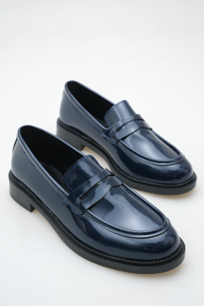 Shoesers Kadın Sade ve Şık Lacivert Rugan Tasarımlı Tırtıklı Tabanlı Loafer A...