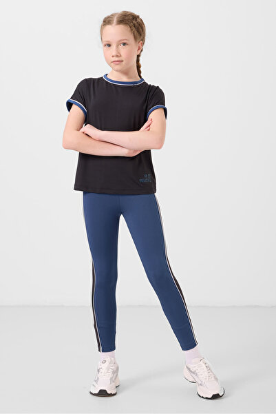 TOMMY LIFE طقم لباس ضيق للفتيات ذو رقبة دائرية وشريط جانبي أسود اللون بقصة قي...