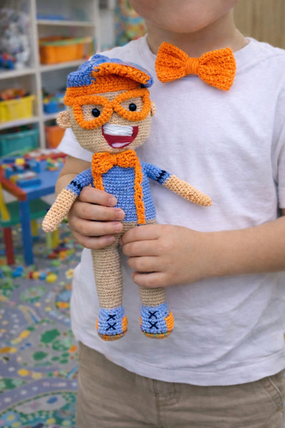 Homesinti 30-35cm Amigurumi Oyuncak Blippi (PAPYON HEDİYELİ) Isim Işlenebilir
