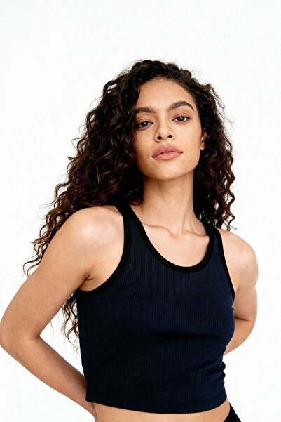 TOMMY LIFE Lacivert Basic Sıfır Kol Dar Kalıp U Yaka Kadın Crop Top Atlet - 9...