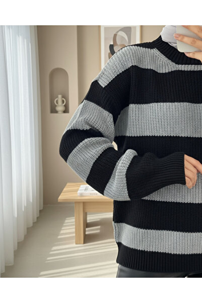 HİJABAYA Πλεκτό πουλόβερ με λαιμόκοψη της Σελανίκης