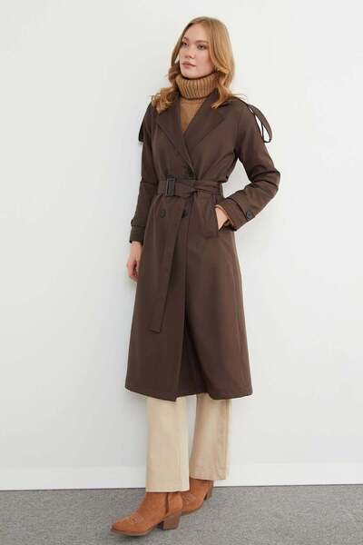 Fulla Moda معطف طويل بتفاصيل الأكمام والكتفين المزينة بأحزمة