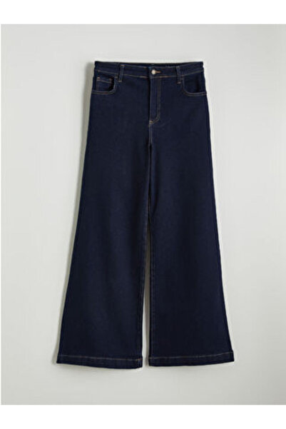 LC Waikiki Artı-Store Wideleg Fit; Fits at the Waist and Hips, Then Widens To...