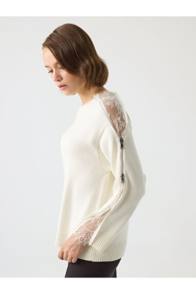 Unique Triko with Sleeves and Lace Detail
