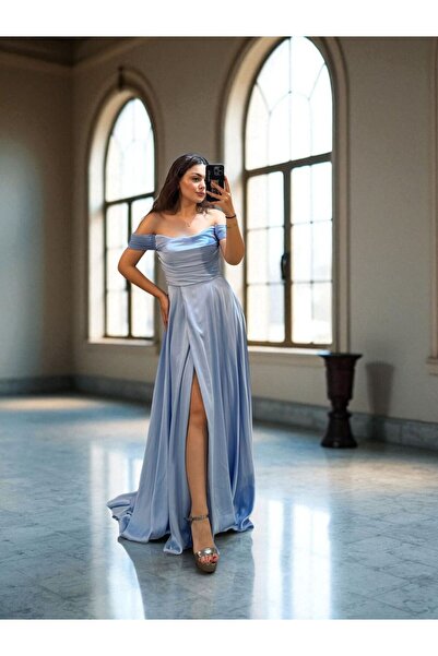 OLA Nuvya Akıcı Saten Düşük Omuzlu Bebe Mavisi Yırtmaçlı Abiye Elbise