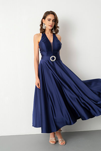 Lafaba Kadın Lacivert Halter Yaka Kemerli Midi Saten Abiye Elbise