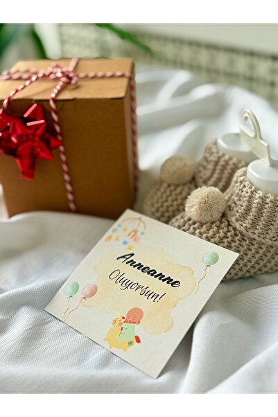 BETSY STUDIO You'Re Becoming a Grandmother Card and Baby Booties Set | Pregna...