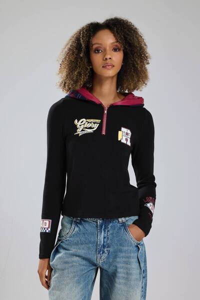 tw3 Bluză cu glugă pentru femei, cu detalii matlasate și tricotaje în față, design cu imprimeu