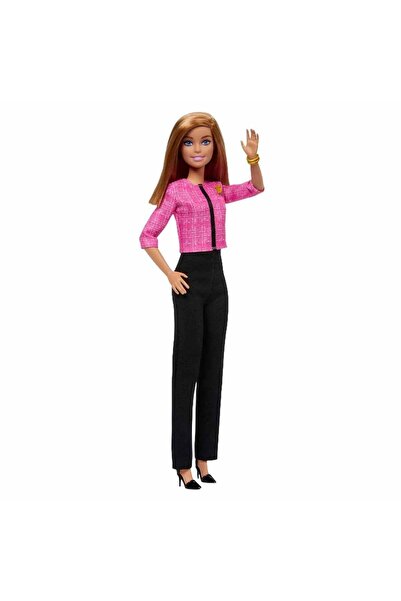 Barbie Geleceğin Lideri Bebek, kıyafetli, altın rengi 2 bilezikli ve rozetli, çıkartmalı HXN96