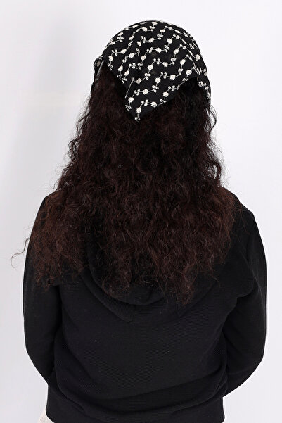 Store Patterned Bandana Scarf