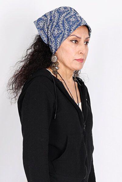 Store Patterned Bandana Scarf