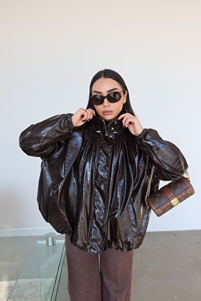 Özge Özgenç سترة جلدية نمط الأفعى