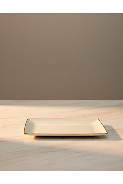 REDTAG طبق مستطيل منقوش من الخزف الأبيض