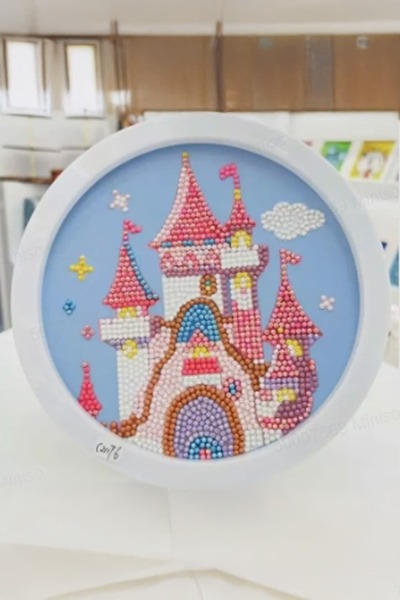 Miniso Yuvarlak Elmas Çerçeveli Boyama Seti (Kale)
