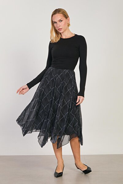 BARRELS AND OIL Women's Asymmetrical Cut Plaid Skirt - Black