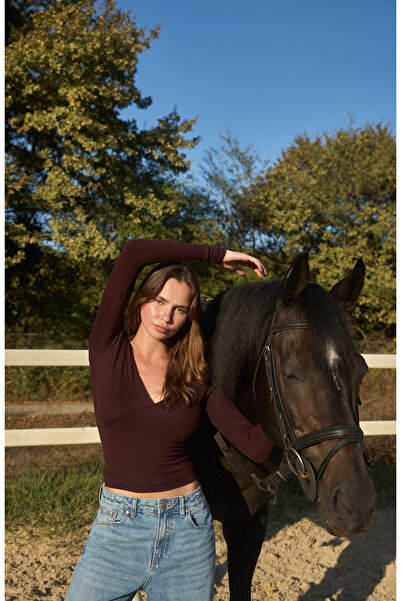 MERLİ. Nuve Merli V Yaka Bluz