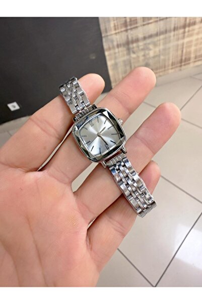 LOOQ ساعة يد نسائية بتصميم كلاسيكي جديد