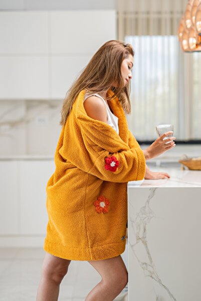 CAKKATEX Wellsoft Plush Extra Soft Daisy Motif Robe