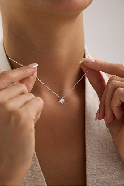 Nereze 925 Ayar Gümüş Rodyum Kaplama Kare Tasarım Tektaş Kolye