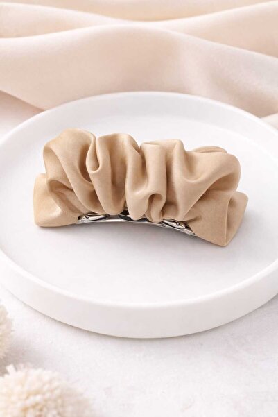 MAKSESUAR Women's Beige Gathered Satin Clip-On Buckle (Length 9 cm)