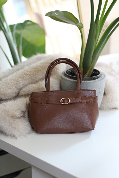 Moom Bag Γυναικεία τσάντα ώμου με λουράκι με λεπτομέρεια με αγκράφα