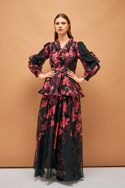 İnce işleme ve Fırfır detaylı Uzun ipeksi Şifon Desenli Abiye Elbise