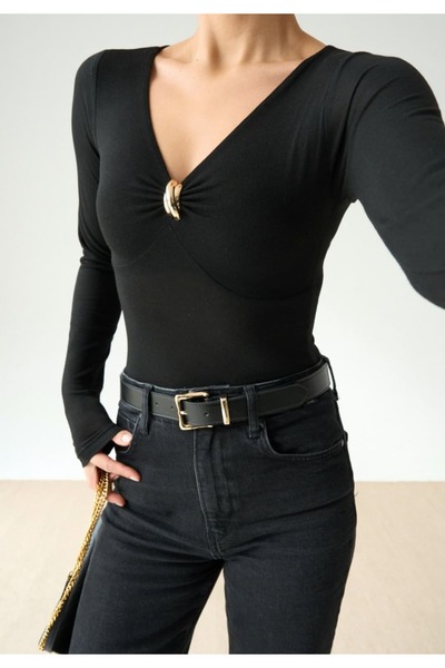 Serpirella Butik Blouse with Gold Accessories