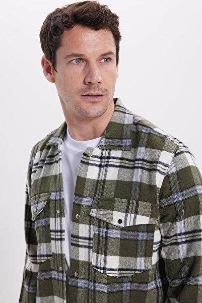 Tudors Men's Regular Fit Relaxed Fit Winter Plaid Double Pocket Snap Button S...