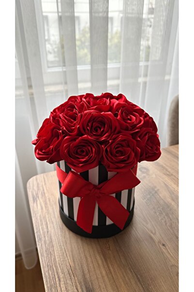 Çiçek Atölyesi Sevgiliye Özel 19’lu Kırmızı Solmayan Gül Kutusu – Yapay Saten...