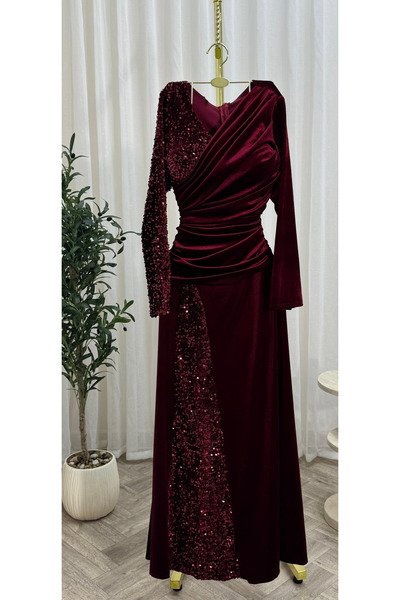 AREEJ FASHION Luxurious velvet evening dress in a deep burgundy color ❤️