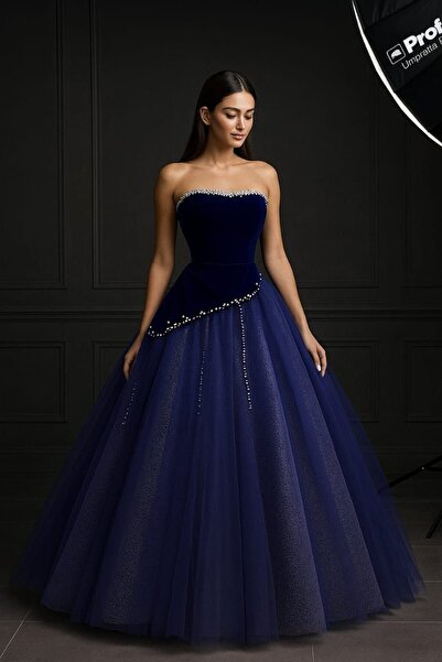 RRC3 القماش| جوخ مطرز لول +تل بطانه تفته +جيبون لمعه دبل كلو• 🌸 “فستان يحكي عن ذوق رفيع وجمال استثنائي.