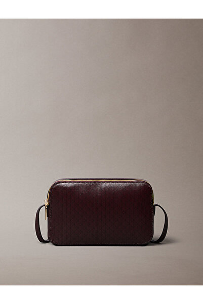 Calvin Klein Kadın Emblem Elongated Omuz Çantası