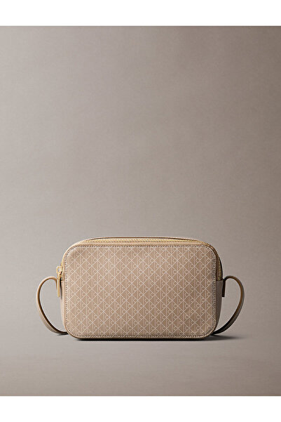 Calvin Klein Kadın Emblem Elongated Omuz Çantası