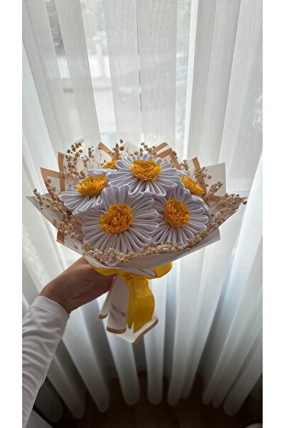 Çiçek Atölyesi 7’li Papatya Buketi – Solmayan Yapay Papatyalarla Hazırlanmış ...