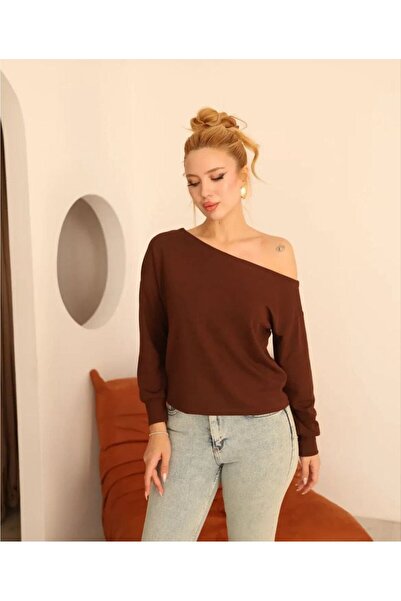 Gülümse boutique Kahverengi Kadın Asimetrik Yaka Düşük Omuz Ribanalı Bluz