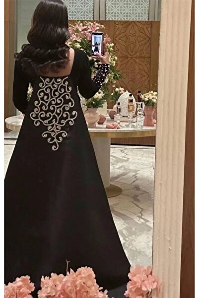 Masha ~ فستان سهره الخامه باربي ناعم مع مع ذيل مطرز بفصوص كرستال راقي واكمام تطريز كرستال بارز جدا