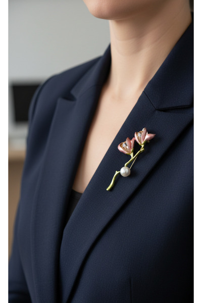 Efe Aks Pembe Çiçekli Kristal Broş - Gold Detaylı Ortanca Figürlü Şık Yaka İğ...