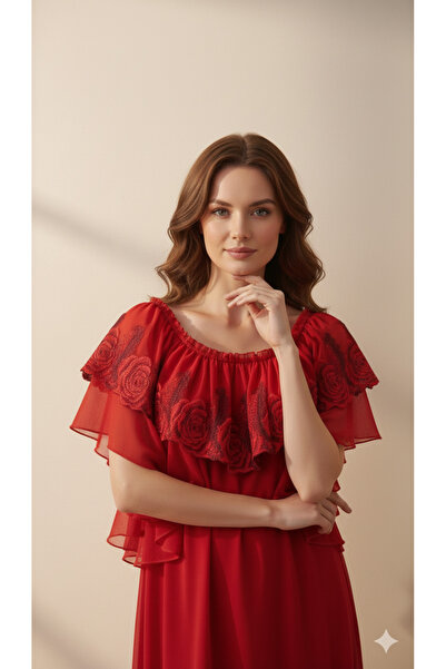 Maison Emarat فستان نوم قصير فاخر مزين بتفاصيل من الدانتيل الزهري