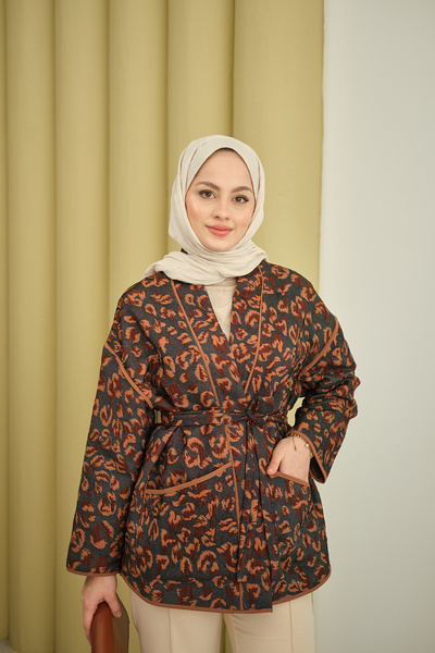 LOCCO جاكيت نسائي بنمط أوراق الشجر حواف أسطوانية باللون البني