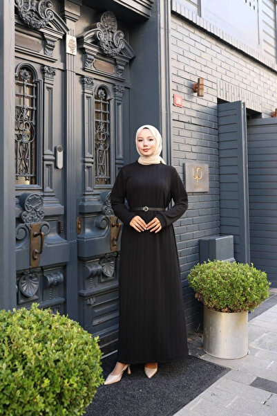 Butik Siyah Burgu Örme Kumaş Elbise Modelimiz