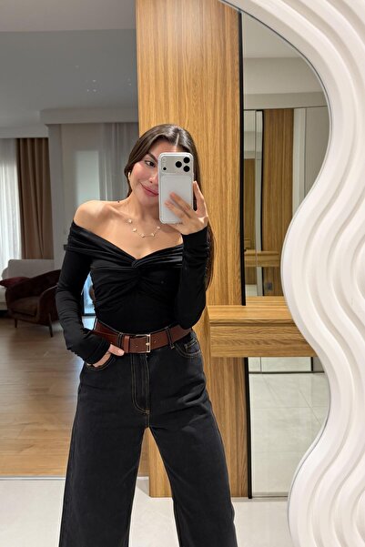 Gizem Ecemiş Frado Black Madonna Collar Blouse