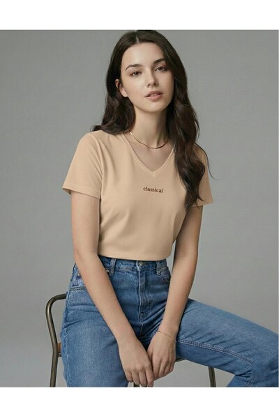 BW Bravely Wear Γυναικείο μπλουζάκι με λαιμόκοψη V και κλασικό στάμπα σε κανο...