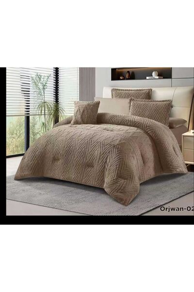 ALMIADD For lovers of luxury, the Orjwan winter bedspread is the epitome of elegance, a 7-piece set for two people.