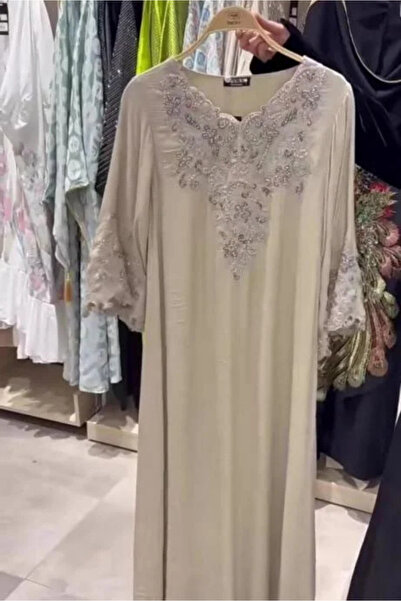 Vitrina Pearl of the Sands Jalabiya – Luxurious Embroidery